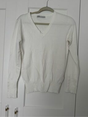Zara Cream V-Neck Lightweight Sweater